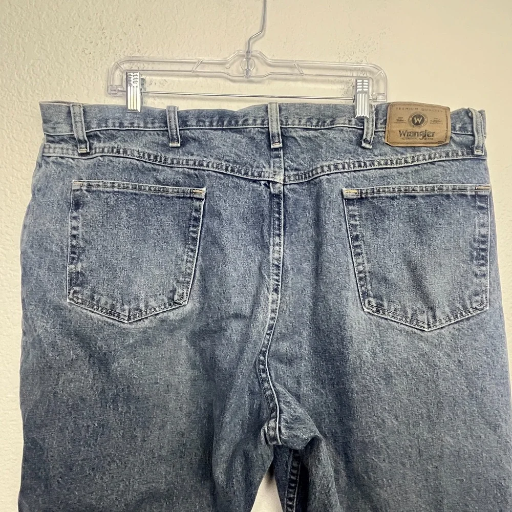 Wrangler Authentic Jeans Mens 44x32 Blue Denim‎ Cotton Relaxed Fit Straight Leg